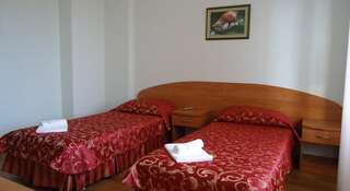 Гостиница Ларус Архипо-Осиповка Двухместный номер «Комфорт» с 1 кроватью или 2 отдельными кроватями-3