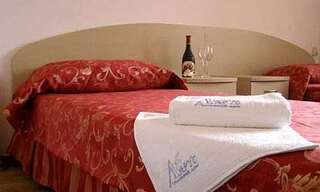Гостиница Ларус Архипо-Осиповка Двухместный номер «Комфорт» с 1 кроватью или 2 отдельными кроватями-1